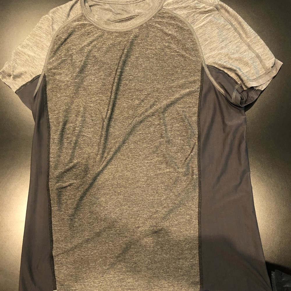 Lululemon men’s XL workout shirt gray